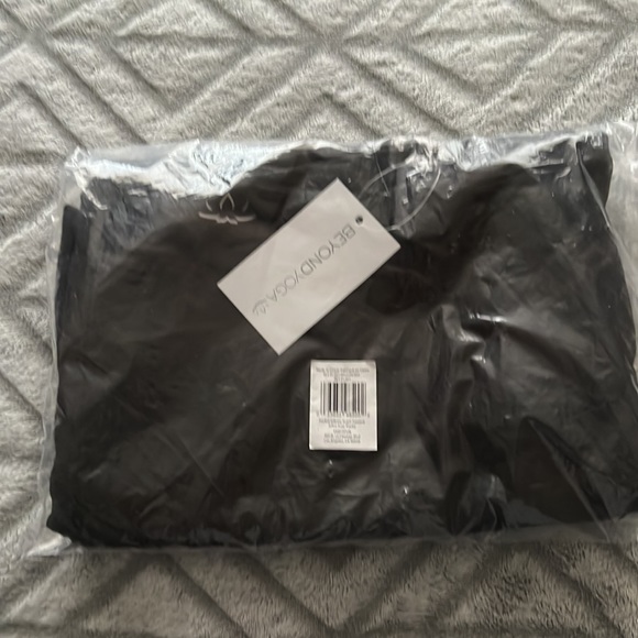 Beyond Yoga Black Pocket Infinity Scarf - Picture 4 of 4